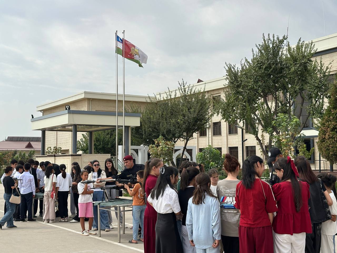 Mustaqilligimizning 34 yilligi munosabati bilan harbiy qismda o‘quvchi-yoshlar hamda  Oilaviy uylar tarbiyalanuvchilari uchun "Ochiq eshiklar kuni" tadbiri tashkil etildi.