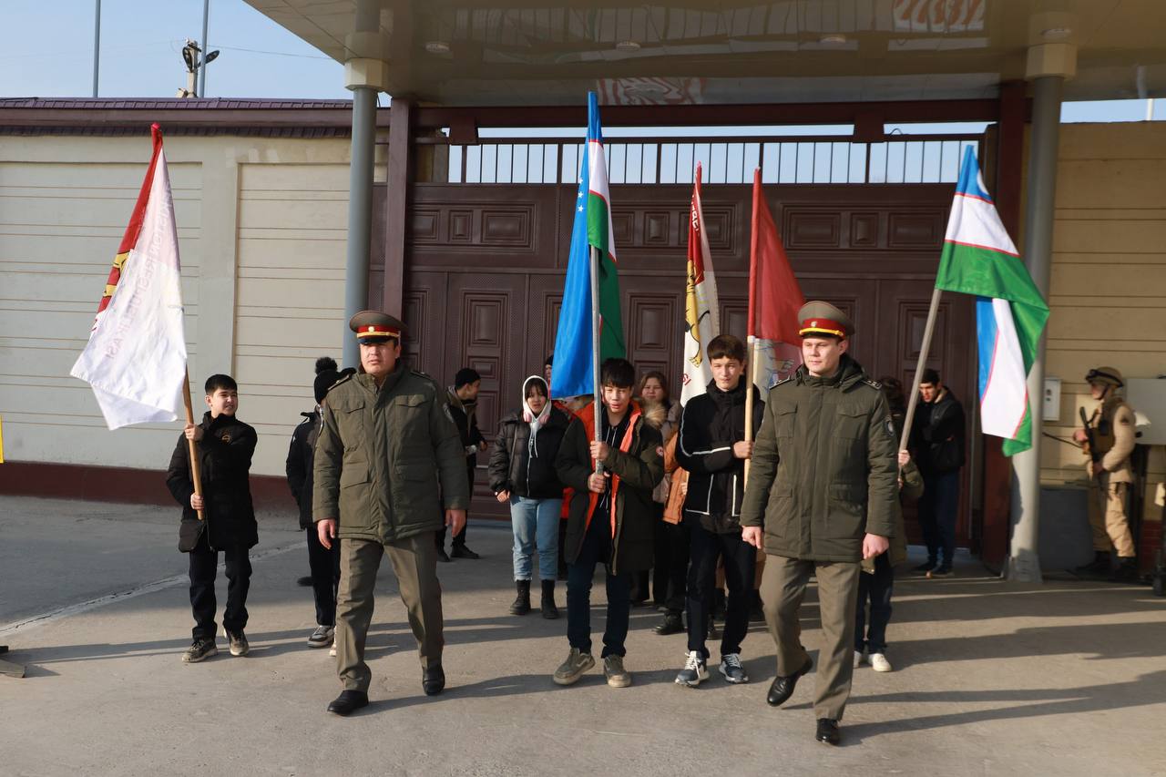 Oʻzbekiston Respublikasi Qurolli Kuchlari tashkil etilganligining 33 yilligi hamda 14-yanvar Vatan himoyachilari kuni bayrami munosabati bilan Xorazm viloyatidagi Oilaviy uylar hamda SOS-bolalar mahallalari Xorazm filiali tarbiyalanuvchilari uchun Milliy gvardiya harbiy qismida “Ochiq eshiklar kuni” tashkil etildi. 
