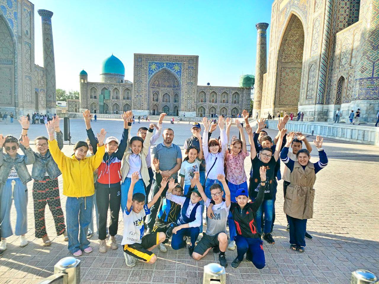 Milliy gvardiya Samarqand viloyati bo’yicha boshqarmasi tomоnidan Oilaviy uylar farzandlari uchun Samarqand shahrining tarixiy hamda diqqatga sazovor joylariga  sayohat tashkil etildi.
