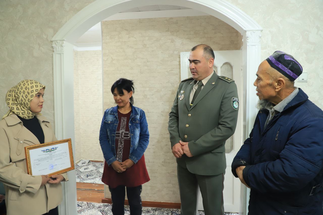 Marg‘ilonlik Kamronbek Ikromov hamda Madinabonu Ubaydullayevalarga barcha qulayliklarga ega xonadon kalitlari topshirildi