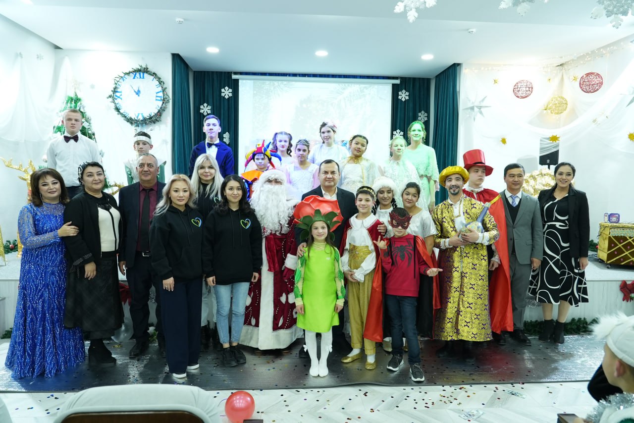 Bolalar psixologiyasi markazi tomonidan 30-sonli Mehribonlik uyi tarbiyalanuvchilari uchun “Yangi yilning sehrli foto ramkasi”ni yaratish bo‘yicha mahorat darsi o'tkazildi va “Prezident sovg’alari” bolajonlarga topshirildi.