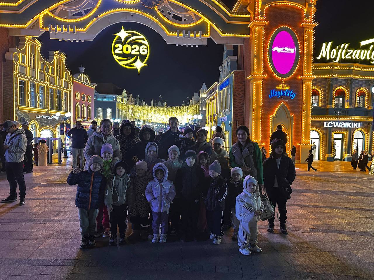 Gvardiyachilarning farzandlari uchun “Magic City”dagi quvnoq dam olishlari tashkil etildi.