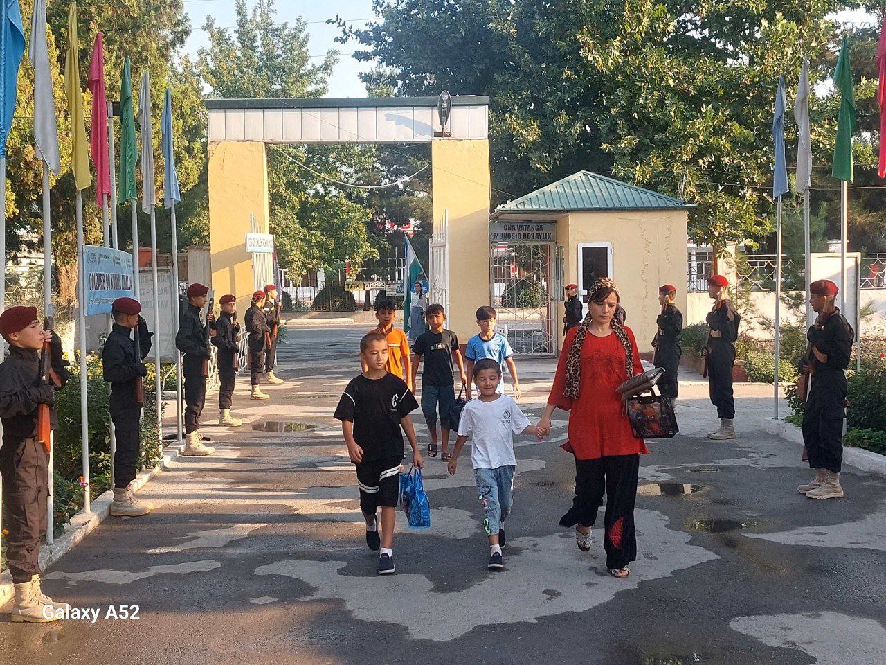 Respublikamiz bo'ylab barcha umumta'lim maktablarining 5-sinf o‘quvchilari uchun Jasorat maktablariga kirish imtihonlari o‘tkazilmoqda. Ushbu imtihonlar o‘quvchilarning bilim darajasi, jismoniy tayyorgarligi hamda liderlik qobiliyatlarini aniqlashga qaratilgan bo‘lib, ular shaffof va adolatli tarzda tashkil etilmoqda.