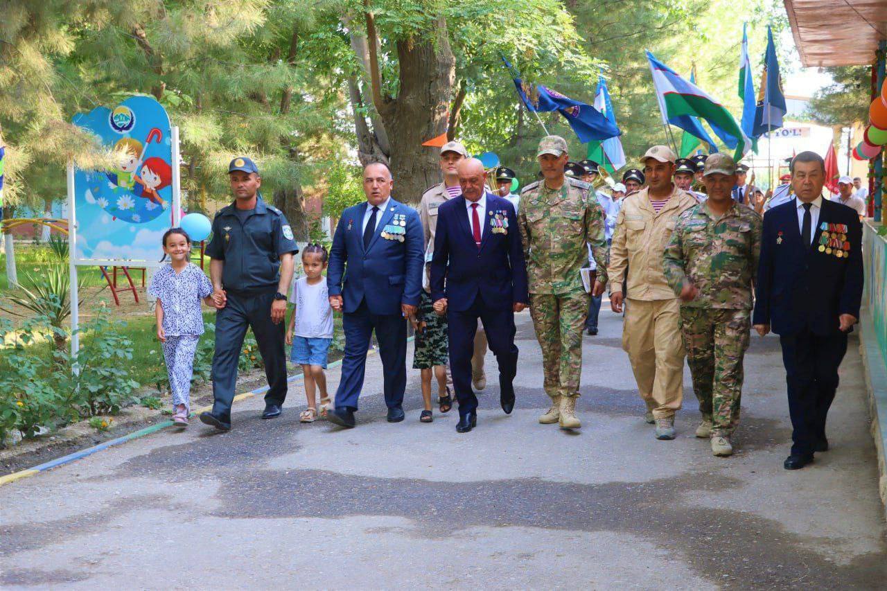 Bolalar oromgohida "Harbiylar va yoshlar uchrashuvi"