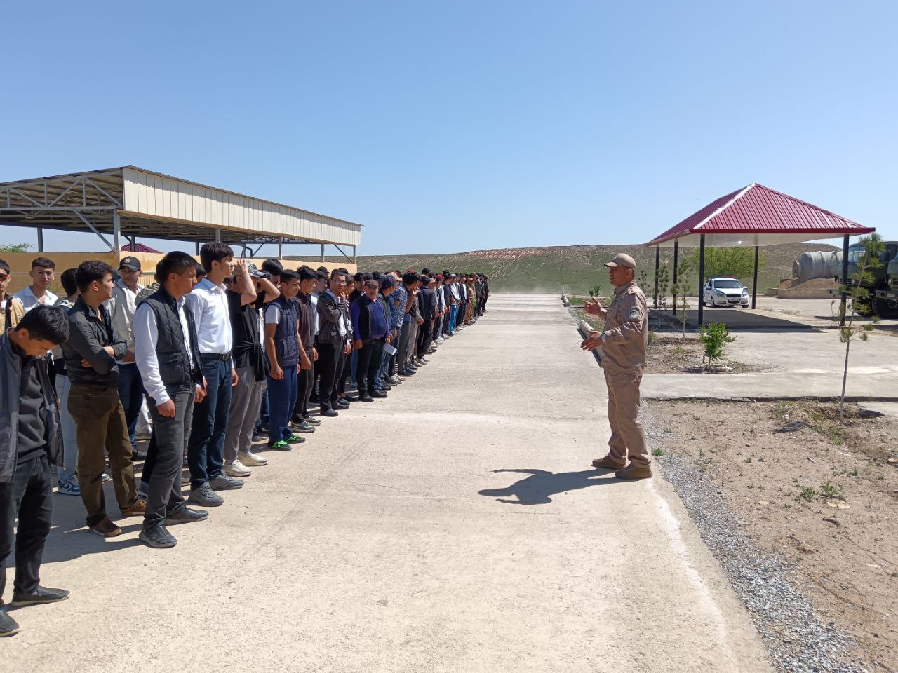 Harbiy o’quv poligonida Navoiy shahridagi maktab o‘quvchilari uchun harbiy tayyorgarlik darsi bo‘lib o‘tdi