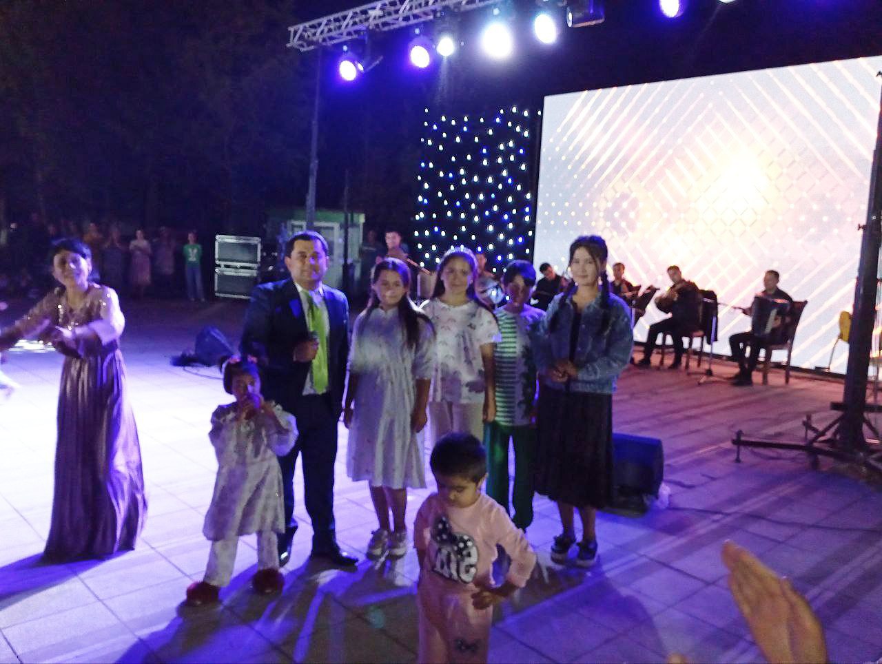 Markaziy istirohat bog‘ida tashkil etilgan konsert dasturi bolalarga aʼlo kayfiyat ulashdi