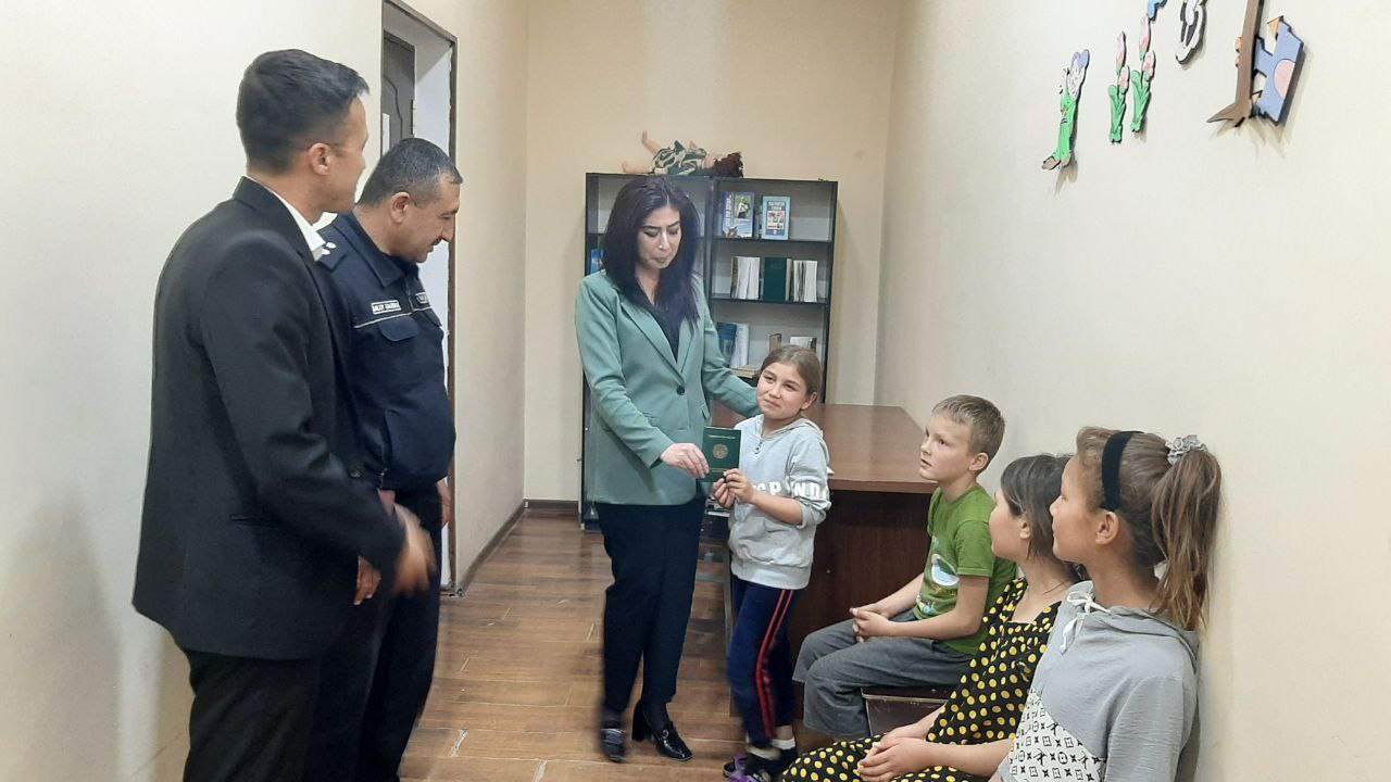 Первый в жизни документ – свидетельство о рождении вручили на днях Ёдгорой Акбаровой