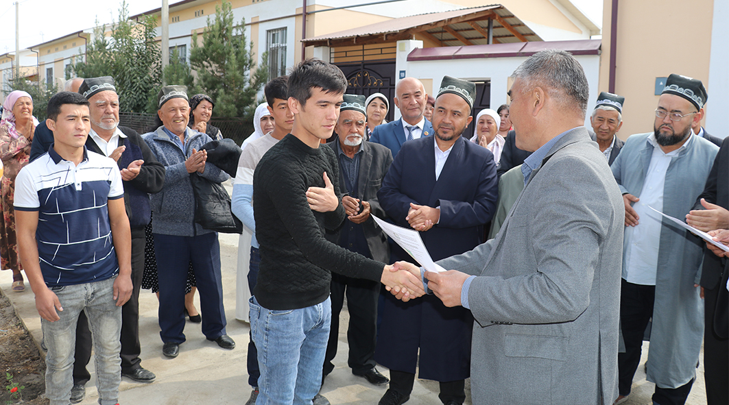 Andijon viloyatida Mehribonlik uylarining 30 yoshgacha bo‘lgan 36 nafar sobiq tarbiyalanuvchilariga uy-joy bilan taʼminlandilar.
