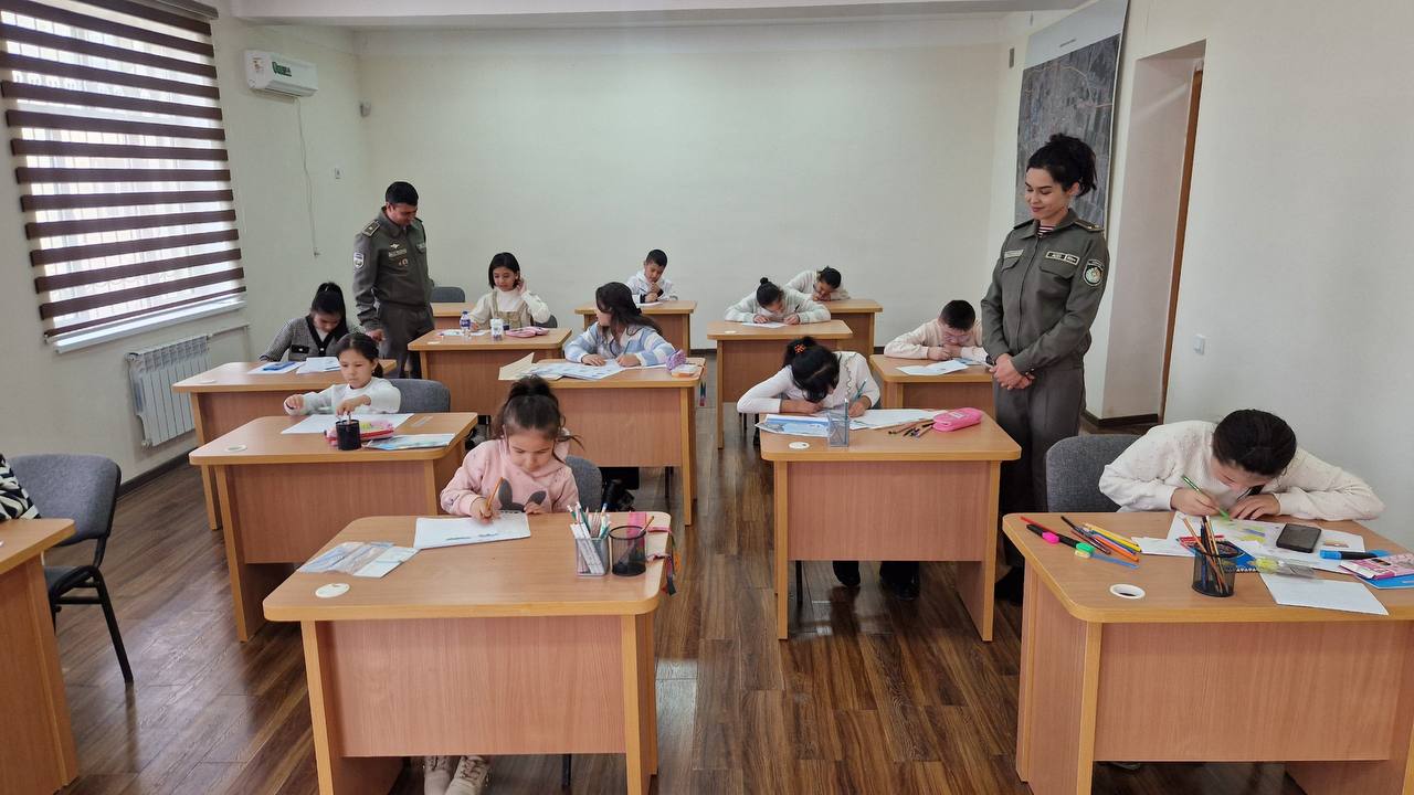 “Mening armiyam - mening faxrim!” mavzusida eng yaxshi rasmlar tanlovi o‘tkazildi.