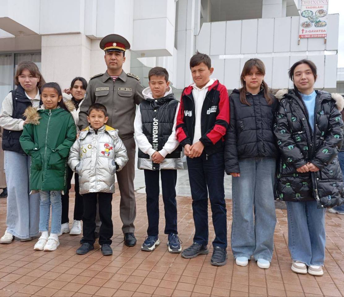 Milliy gvardiya Jizzax viloyati bo’yicha boshqarmasi harbiy xizmatchilarining oila a’zolari va Oilaviy uylar tarbiyalanuvchilari uchun  “Teatr - hayot maktabi” nomli teatr tomoshasi  tashkil etildi.