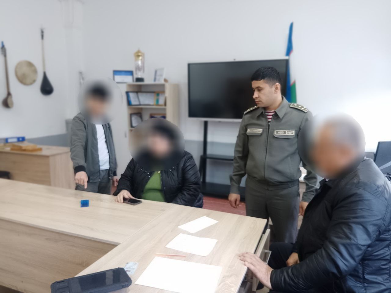Milliy gvardiya Buxoro viloyati bo‘yicha boshqarmasi inspektor-psixologlari tomonidan "Payshanba — huquqbuzarliklar profilaktikasi kuni” doirasida bir qator profilaktik tadbirlar amalga oshirilib, o‘quvchilarning yonida maktab hududida olib yurish taqiqlangan noqonuniy buyumlar mavjudligi aniqlandi.  Barcha holatlar yuzasidan, o‘quvchilarning ota-onalari bilan tushuntirish ishlari olib borilib, maʼmuriy javobgarlik choralari qo‘llanildi.