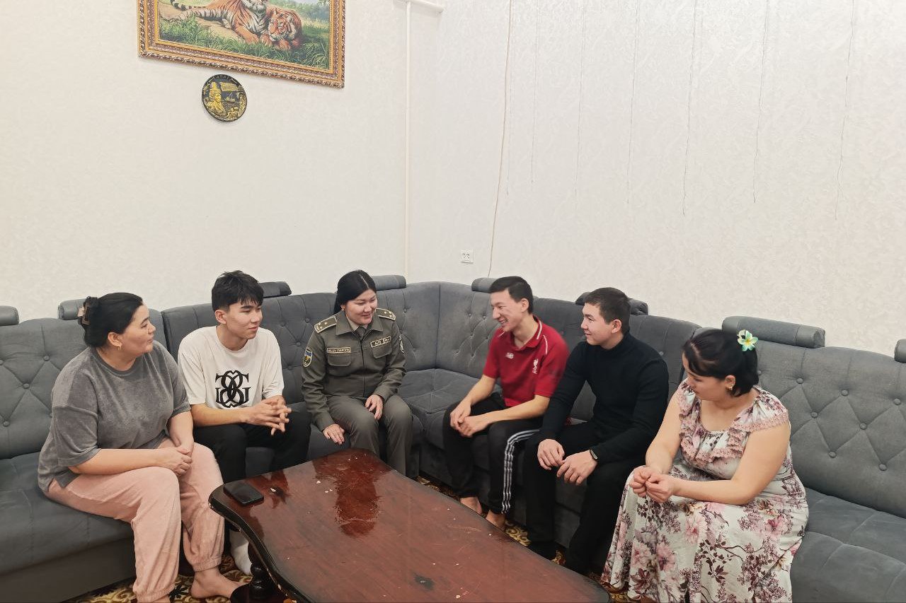 Milliy gvardiya Qoraqalpog‘iston Respublikasi bo‘yicha boshqarmasi harbiy xizmatchilari tomonidan oilaviy uylar farzandlari holidan xabar olinib, yashash sharoitlari, axloqiy-ruhiy holati va oiladagi munosabatlari oʻrganildi.