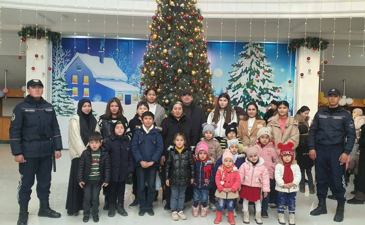 Oilaviy uylar farzandlari uchun «Yangi yil bayrami» tomoshasi tashkil etildi