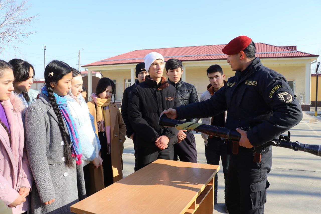 Milliy gvardiya Sirdaryo viloyati bo‘yicha boshqarmasida оtaliqqa olingan yoshlar uchun “Ochiq eshiklar kuni” tadbiri tashkil etildi.