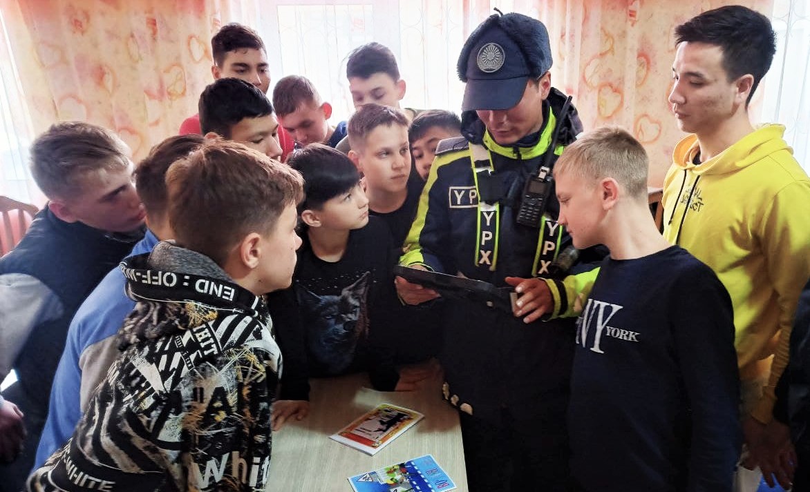 РАНЬШЕ ТАБЛИЦЫ УМНОЖЕНИЯ ИЗУЧАЙТЕ ПРАВИЛА ДОРОЖНОГО ДВИЖЕНИЯ