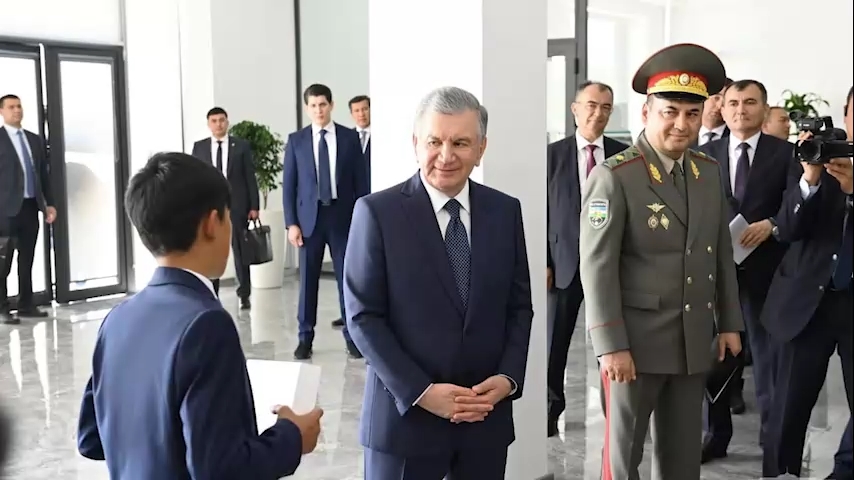 Встреча Президента Шавката Мирзиёева с кашкадарьинскими семьями, организовавшими семейные детские дома, а также принятыми в эти семьи детьми.