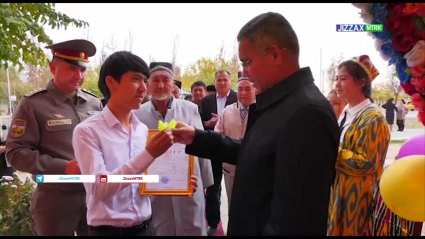 Jizzaxlik Jasur Qoʻchqorov hamda Konstantin Saprikinlarga barcha qulayliklarga ega xonadonlar kaliti topshirildi